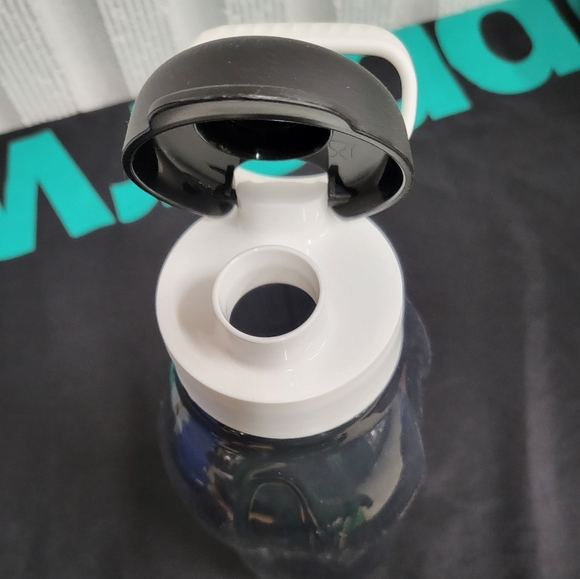 Tupperware Eco+ 2 L Water Bottle with Handle - Picture 3 of 5